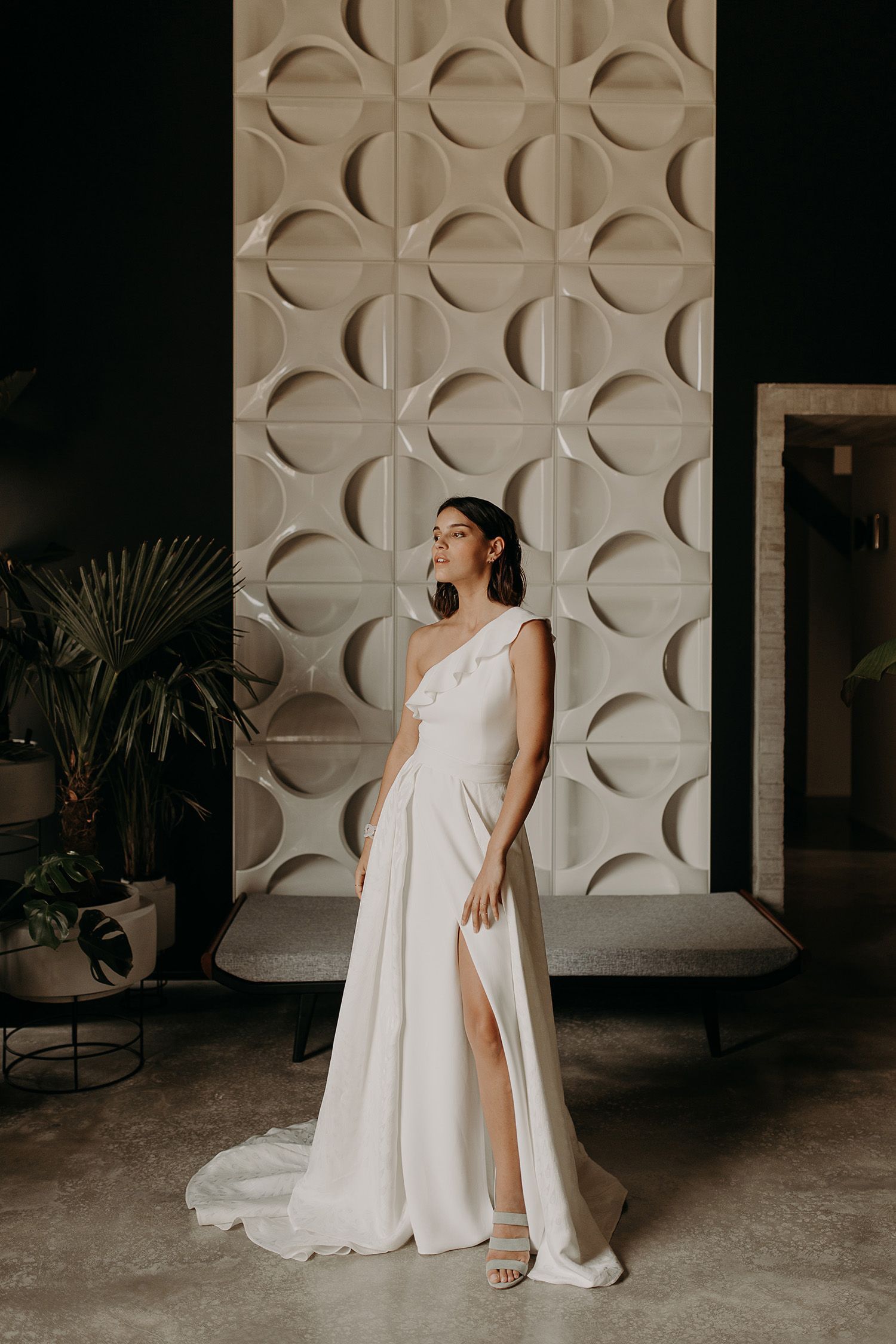 blanche et brune robe de mariee camille marguet mina 1