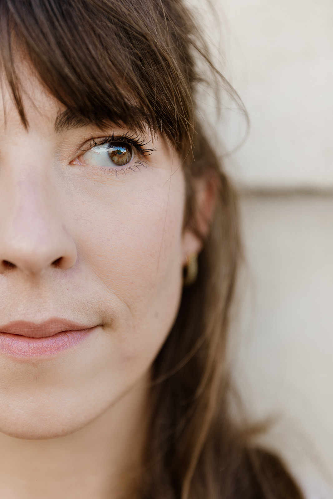 Portrait de maite la fondatrice de blanche et brune