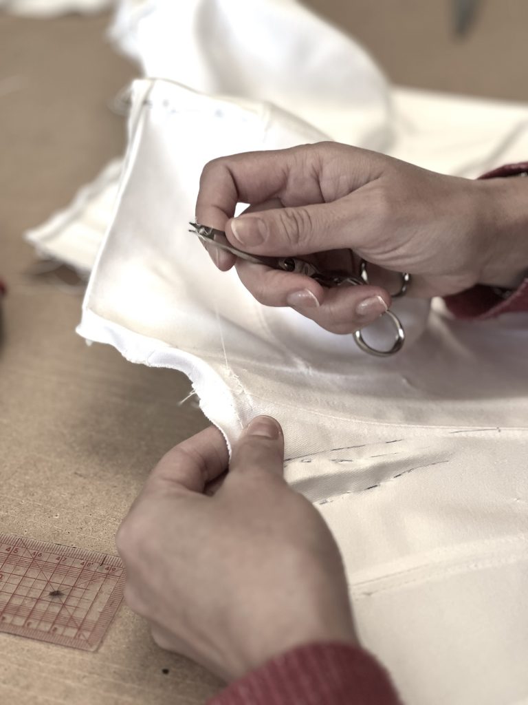 retouches blanche et brune robe de mariee