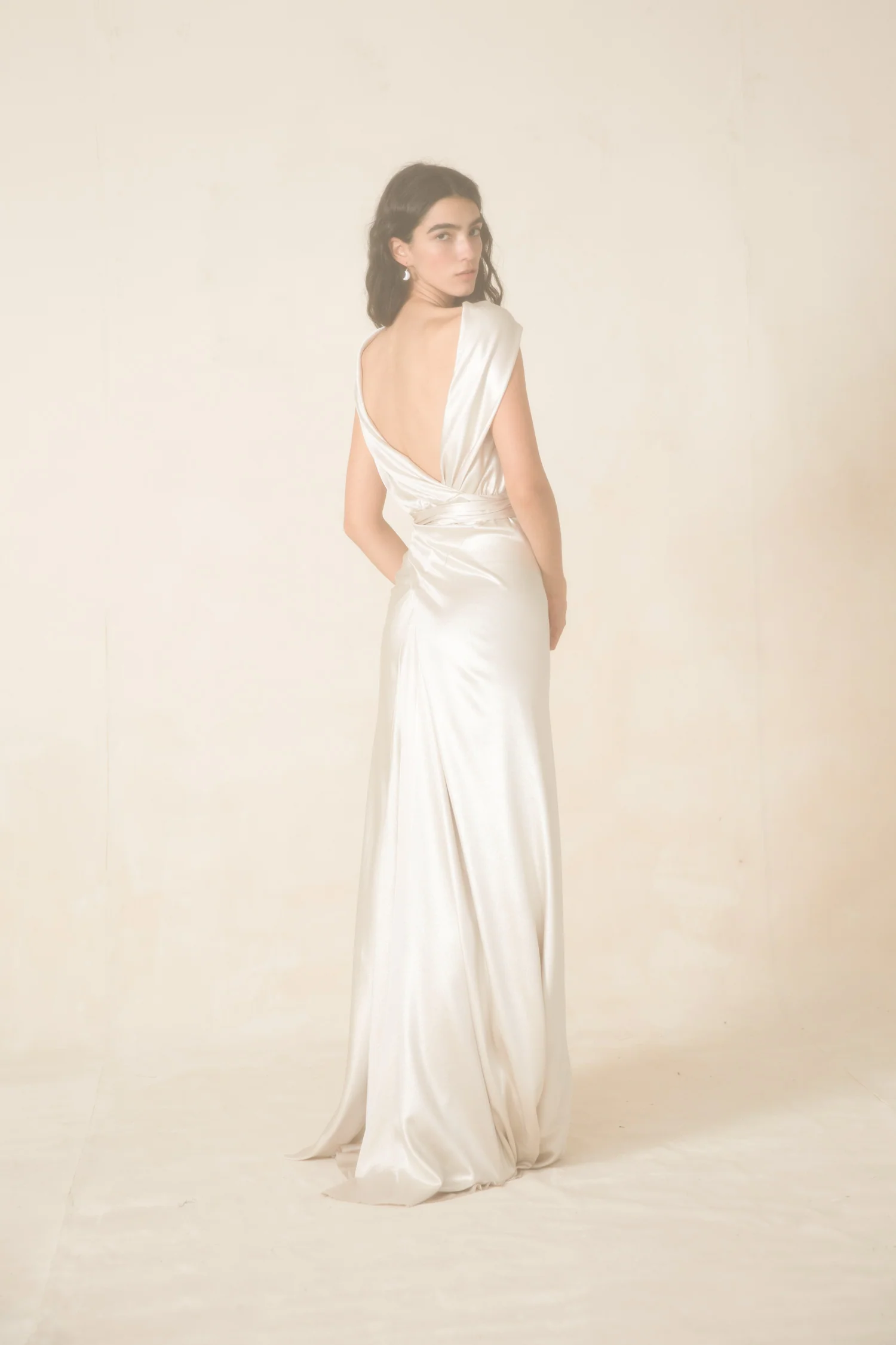 blanche et brune robe de mariee cortana bela 3
